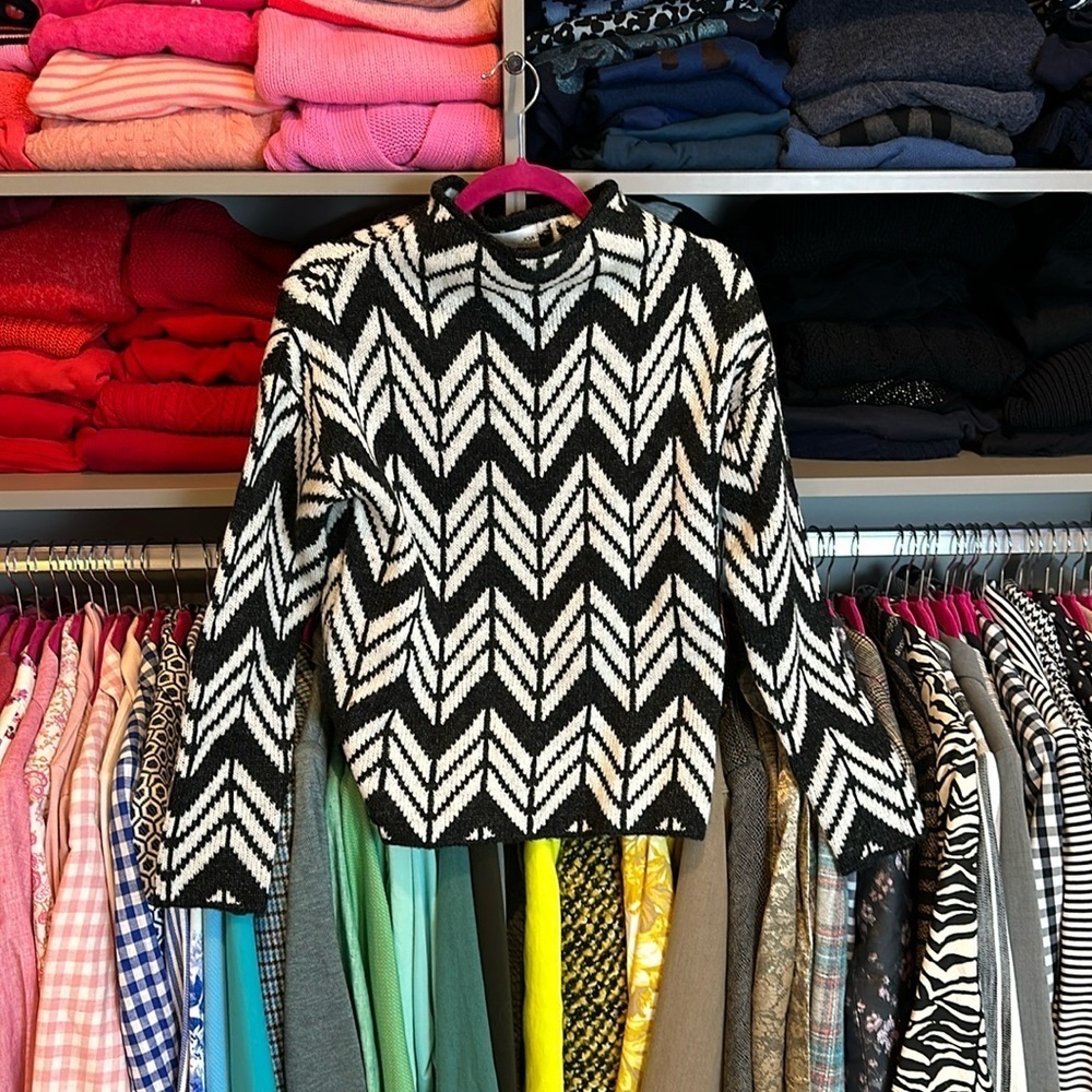 Joa Los Angeles 10% mohair black/white chevron print long sleeve sweater size XS